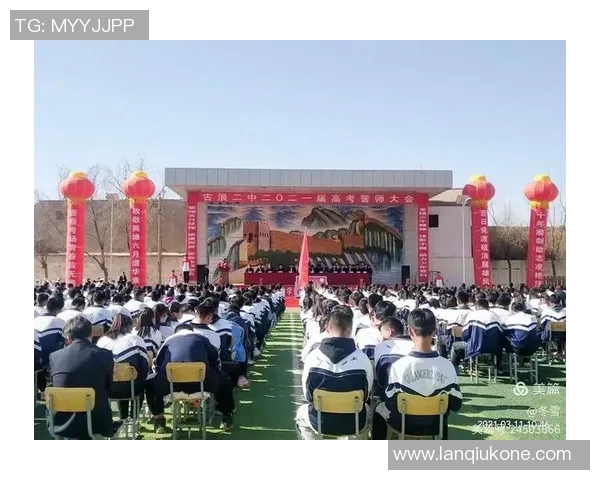 印第安纳新星全力以赴训练场上展现无畏斗志与拼搏精神