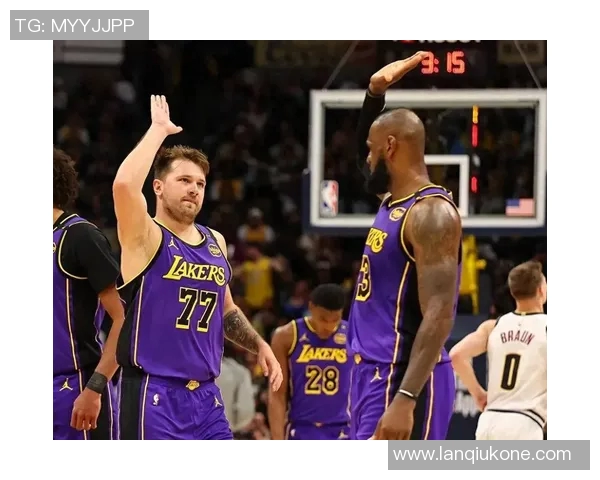 爱德华兹43+9+6东契奇38分 森林狼险胜湖人夺赛点 爱德华兹43+9+6东契奇38分 森林狼险胜湖人夺赛点