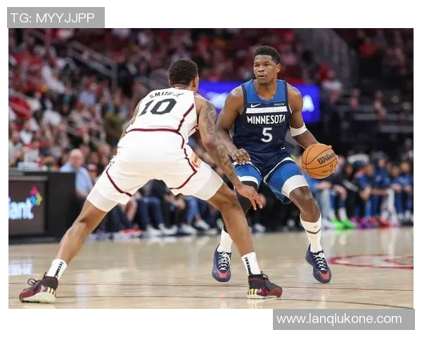 50%命中率！爱德华兹上半场12投6中&三分6中3得到18分5板1助1帽