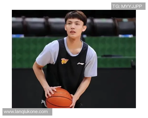 广东男篮再爆新星！有望超胡明轩徐杰成未来核心