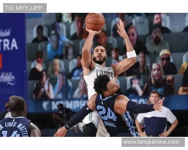 手感火热！莫兰特第三节7中6独拿13分帮助灰熊反超