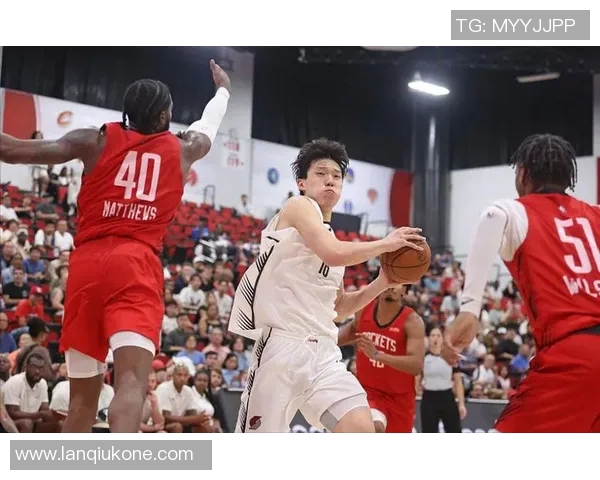 媒体人：有运动战得分是好的 杨瀚森需要活力、拼劲、积极性