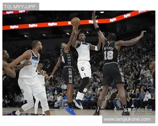 24分大胜!里德22+12+2,赛后克莱直接走入通道,戈贝尔走入场内 24分大胜!里德22+12+2,赛后克莱直接走入通道,戈贝尔走入场内