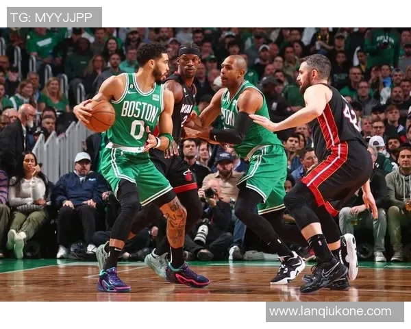 斯普利特：杨瀚森参与了很多额外训练，并随时为上场做准备